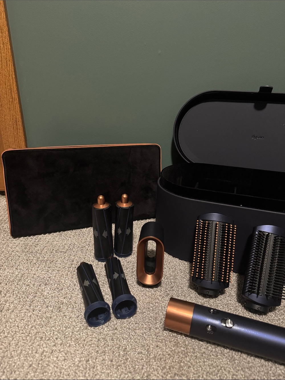 Dyson Airwrap Navy and Copper Hair Styling Set with Case - Picture 4 of 13